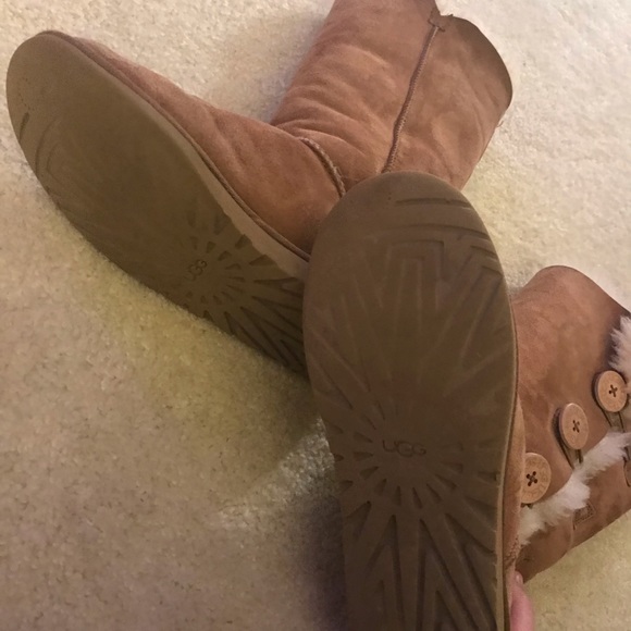 UGG Bailey Style Boots - Picture 6 of 8